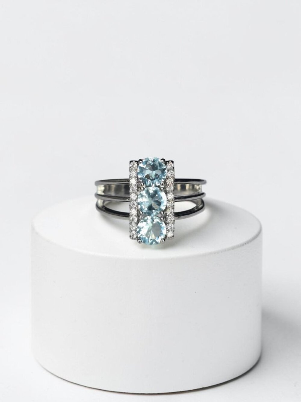 Blue Ice 3-Stone Vertical Bar Ring | Triple Band Silver Statement Size 8 NWOT